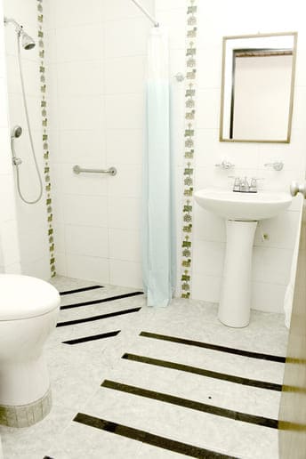 Baño privado y accesible en la habitación